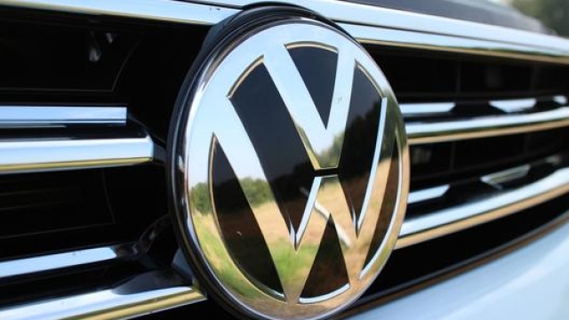 Volkswagen ha scelto la via delle obbligazioni, i rivali di GM e Ford hanno attinto alle linee di credito della banche