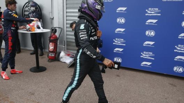 Lewis Hamilton deluso dopo le qualifiche a Montecarlo