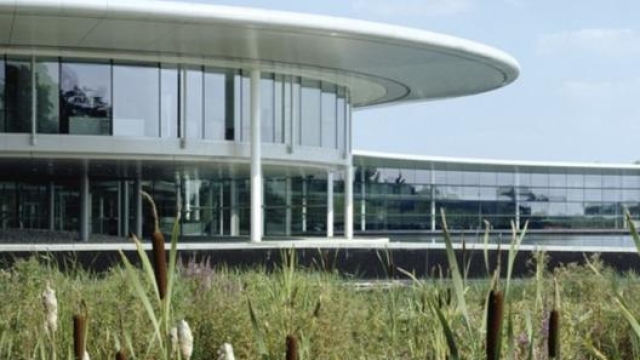L’edificio principale della McLaren a Woking è stato progettato da Norman Foster