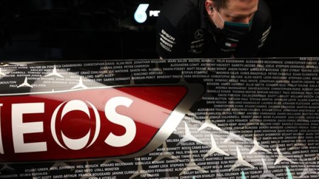 ll team Mercedes ha reso omaggio a tutti i lavoratori del ramo Formula 1 inserendo i i nomi sulla livrea della macchina durante il GP di Abu Dhabi del 2020