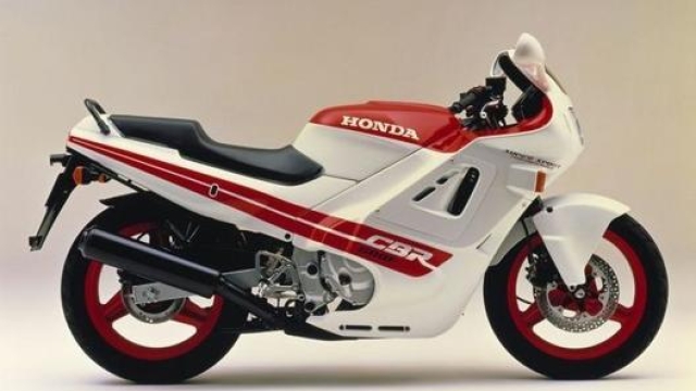 Il motore della Honda CBR 600 F saliva fino ad 11.000 giri