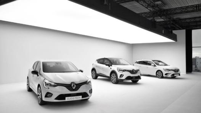 In primo piano la nuova Renault Clio