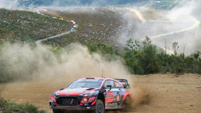 Lo spagnolo Dani Sordo su Hyundai i20 Coupé al Rally di Portogallo