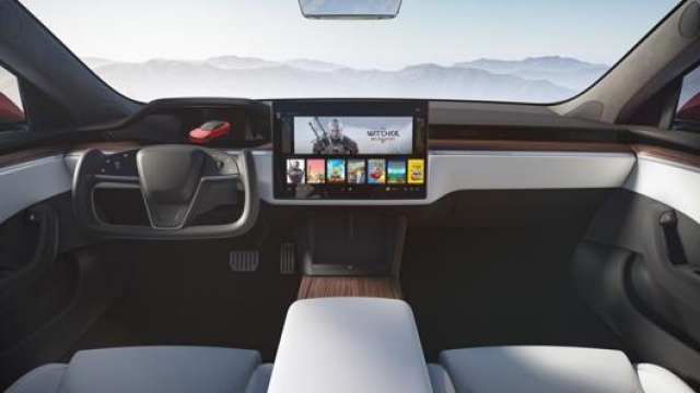 Il nuovo display orizzontale da 17" con cui saranno equipaggiate Tesla Model S e Model X