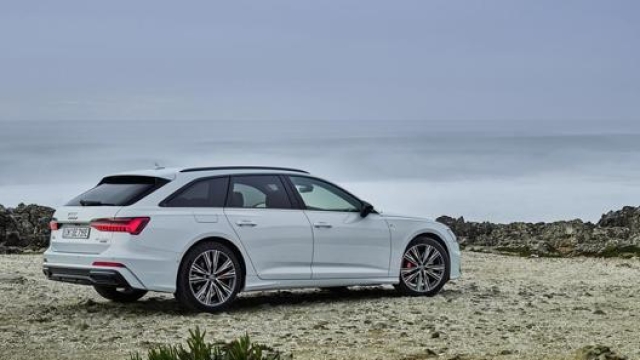 Audi A6 Avant e quattro ha un’autonomia in modalità elettrica di 51 km Wltp