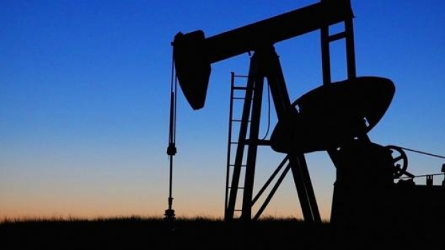 Eccesso di produzione e prezzi ai minimi stanno fermando molti impianti estrattivi di petrolio