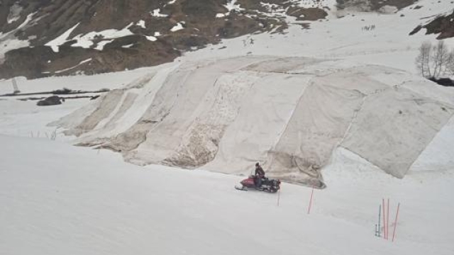 A Riale, in Piemonte, vengono accatastati 6 mila metri cubi di neve