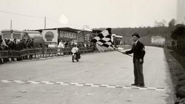 La prima corsa motociclistica di velocità disputata sul circuito di Imola, il 25 aprile 1953