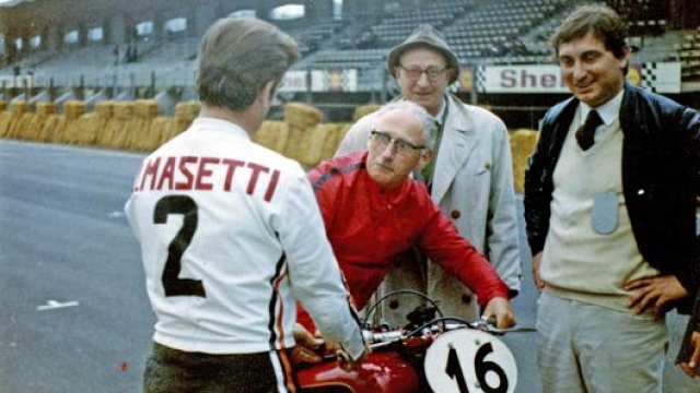 Checco Costa su una Guzzi con Masetti e il giovane figlio Claudio Costa