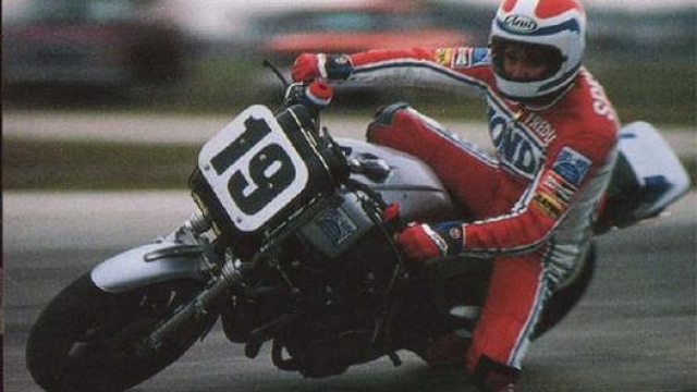 Freddie Spencer in azione nel campionato Ama Superbike in sella alla CB750F