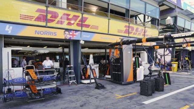 Il box della McLaren a Melbourne. AP