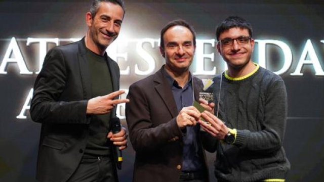 Roberto e Manu Carnevali premiati dalla Iena Matteo Viviani ai Garmin Beat Yesterday Awards 2021