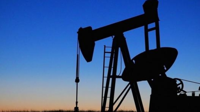 Eccesso di produzione e prezzi ai minimi stanno fermando molti impianti estrattivi di petrolio