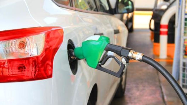 Almeno nei prossimi giorni non dovrebbero registrarsi variazioni significative ai prezzi di benzina e diesel