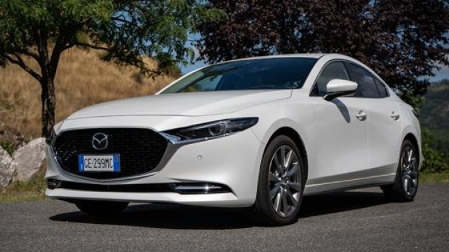 Il prezzo di Mazda 3 Sedan parte da 27.550 euro