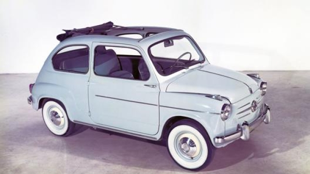 La prima serie della Fiat 600, in versione Trasformabile