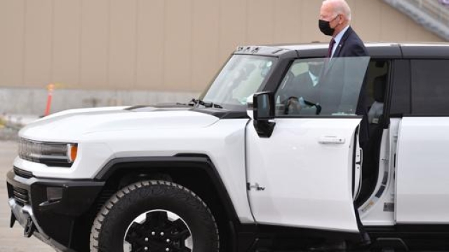 Joe Biden sul nuovo Hummer elettrico. Afp