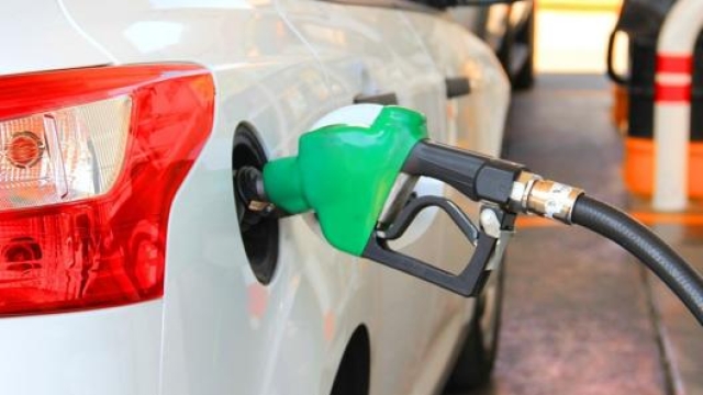 Con una componente fiscale di circa 90 centesimi, il prezzo della benzina difficilmente scenderà sotto 1,2 euro al litro