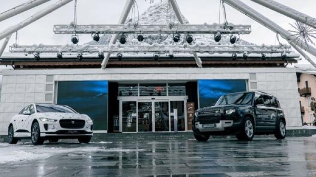 Jaguar e Land Rover nel centro di Courmayeur