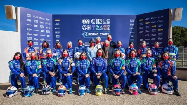 Le 20 ragazze impegnate al Paul Ricard nell’ambito del programma Girls On Track - Rising Stars
