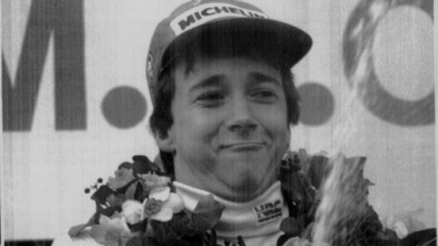 Freddie Spencer festeggia la vittoria del GP di Francia 1983. Afp