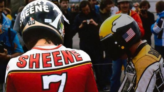 Freddie Spencer vicino al grande rivale Barry Sheene. motogp.com