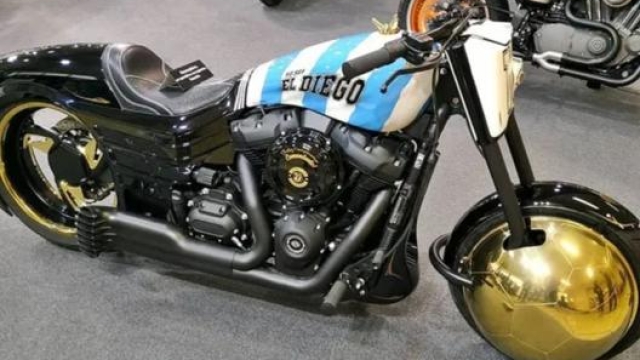 La moto è stata regalata a Maradona dalla dirigenza della Dinamo Brest