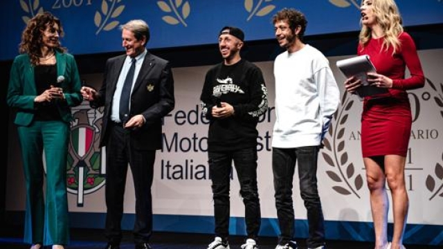 Tony Cairoli e Valentino Rossi sul palco del PalaRiccione