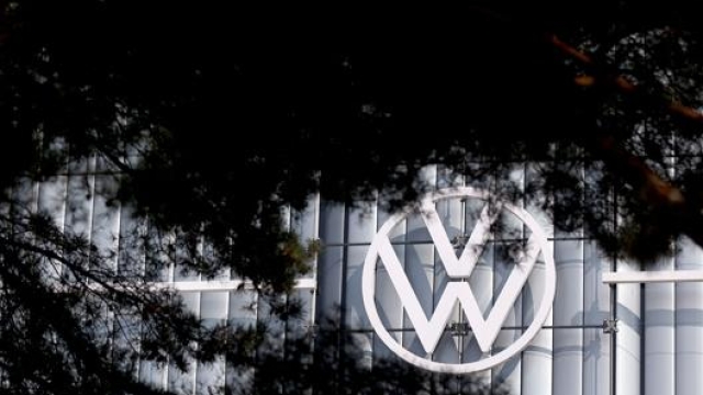 Il membro del consiglio di amministrazione Volkswagen, Thomas Schmall, ha dichiarato che i nuovi impianti di batterie e la catena di fornitura delle materie prime costeranno fino a 30 miliardi di euro