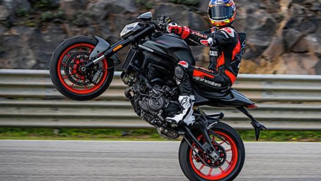 Michael Ruben Rinaldi, pilota ufficiale Ducati Superbike 2021, con il nuovo Monster