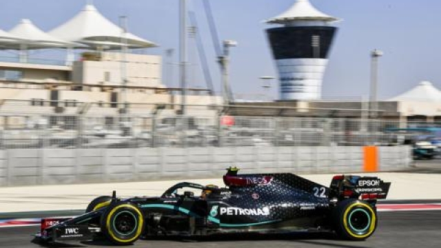Stoffel Vandoorne sulla Mercedes durante i test di Abu Dhabi