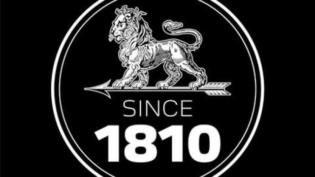 Il logo creato da Peugeot per celebrare 210 anni di storia