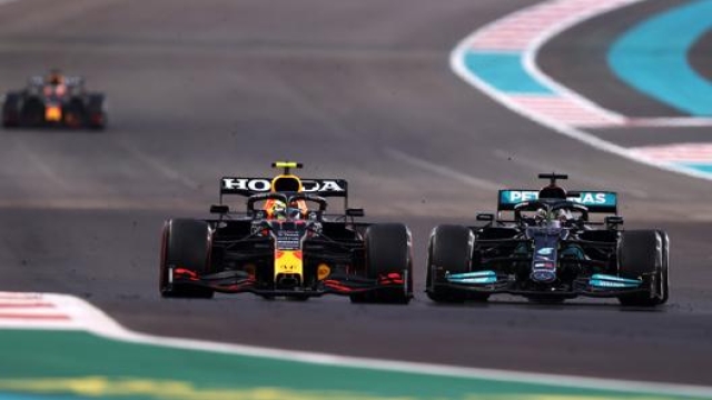 Verstappen e Hamilton in lotta ad Abu Dhabi. Getty