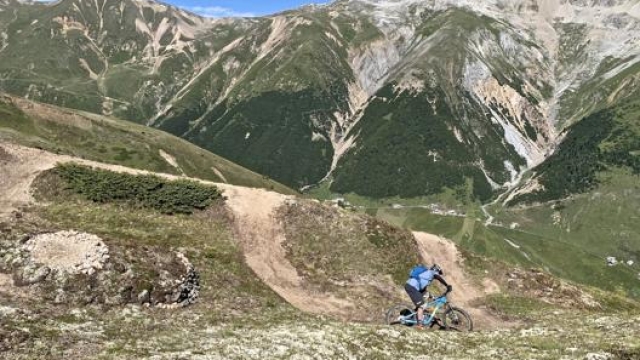 L’attrattiva cicloturistica include i percorsi per mountain bike in montagna. Masperi