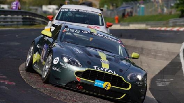 La Aston Martin Vantage GT4 impegnata in gara al Nürburgring