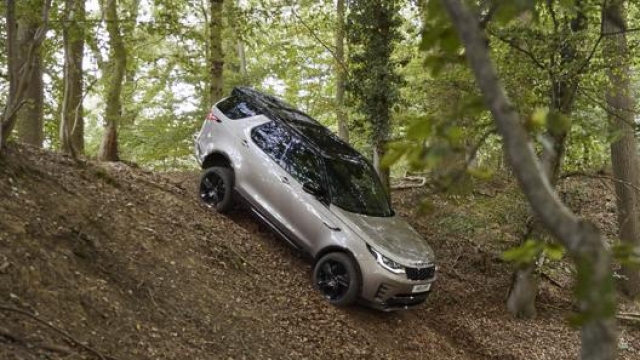 Inalterata la vocazione offroad della nuova Land Rover Discovery