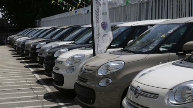 Nei primi 11 mesi del 2020 nella Ue le vendite di auto calano del 25,5 percento, in Italia del 29. Ap