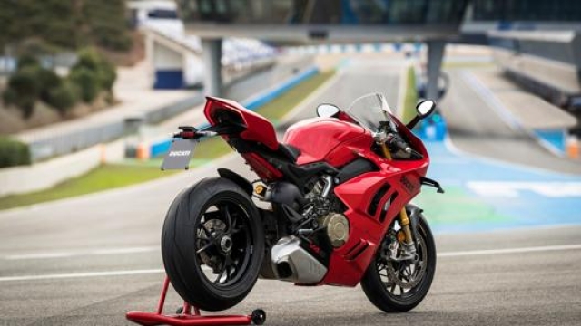 La potenza massima della Ducati Panigale V4 S 2022 sale a 215,5 Cv a 13.000 giri/min
