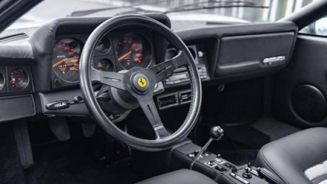 Gli interni della Ferrari 512 BBi di Jean-Paul Belmondo