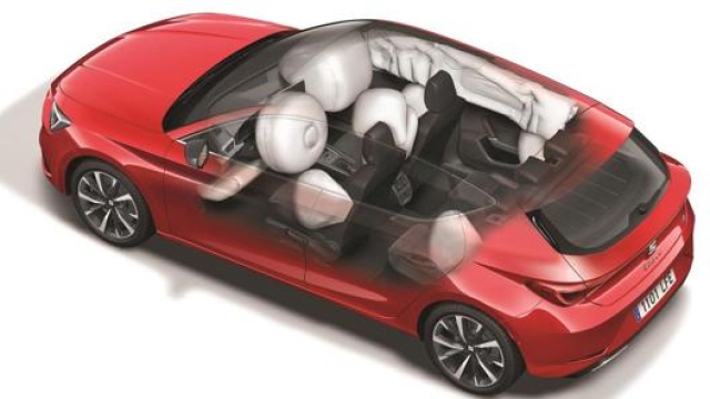 Innovativi i sette airbag, tra cui uno nuovo centrale anteriore che evita lo scontro laterale fra le teste del passeggero e del conducente
