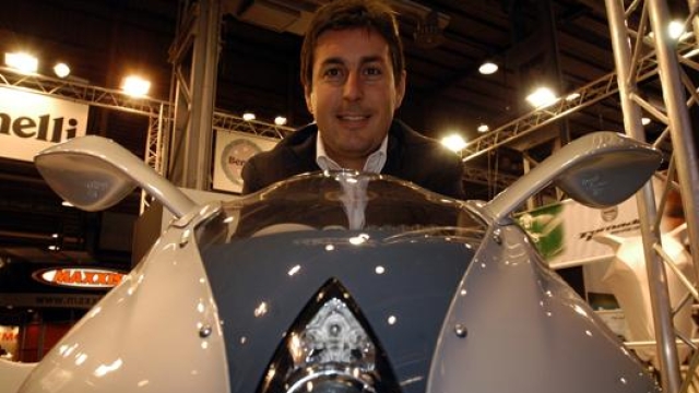 Un’altra foto di Merloni al Salone del Ciclo e del Motociclo di Milano nel 2003. LaPresse
