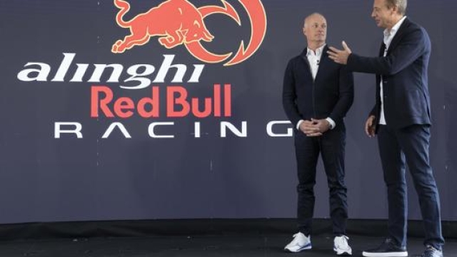 Steinacher (Red Bull) e Bertarelli (Alinghi) all’annuncio della partnership per la Coppa America. Lapresse