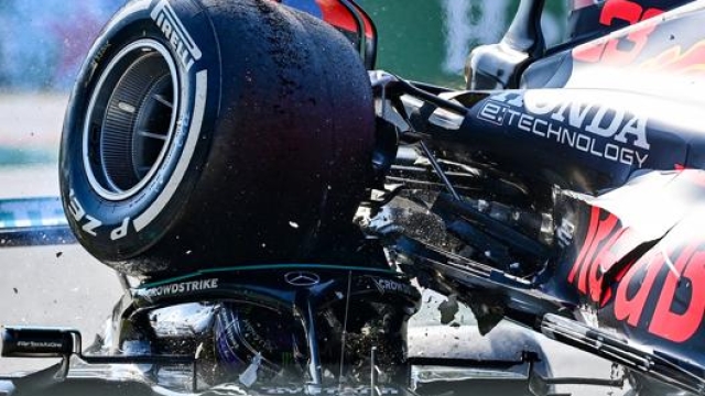 L’incidente di Monza tra Verstappen e Hamilton. Afp