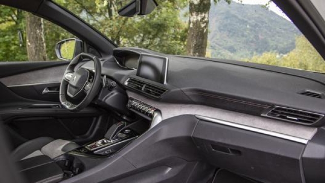 I più avanzati sistemi di assistenza alla guida di Peugeot sono disponibili sulla 3008 Hybrid4 in allestimento GT