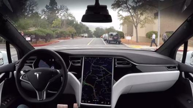 L'Autopilot della Tesla  ha "messo il suo zampino" nella nascita di una bimba in auto