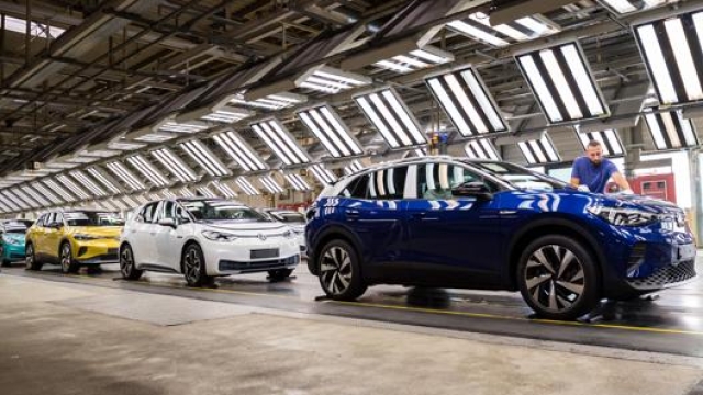 Ben 6 utenti su 10 gradirebbero un’auto a guida alta. In foto la nuova ID.4, il primo suv 100% elettrico di Volkswagen. Getty