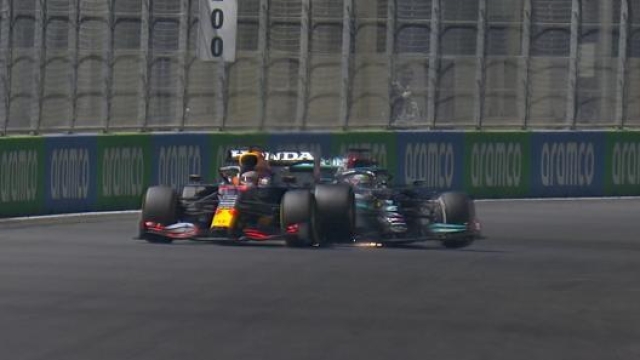 Il tamponamento diu Hamilton a Verstappen