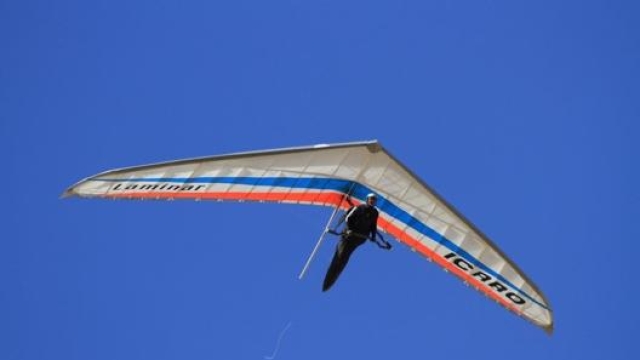Corsi di deltaplano e parapendio sono tenuti da scuole certificate presenti in tutta Italia