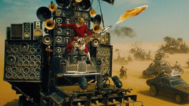 Un fotogramma tratto dal Mad Max: Fury Road, diretto dal regista George Miller