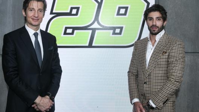 Massimo Rivola (sin.), amministratore delegato di Aprilia Racing  con Andrea Iannone LAPRESSE